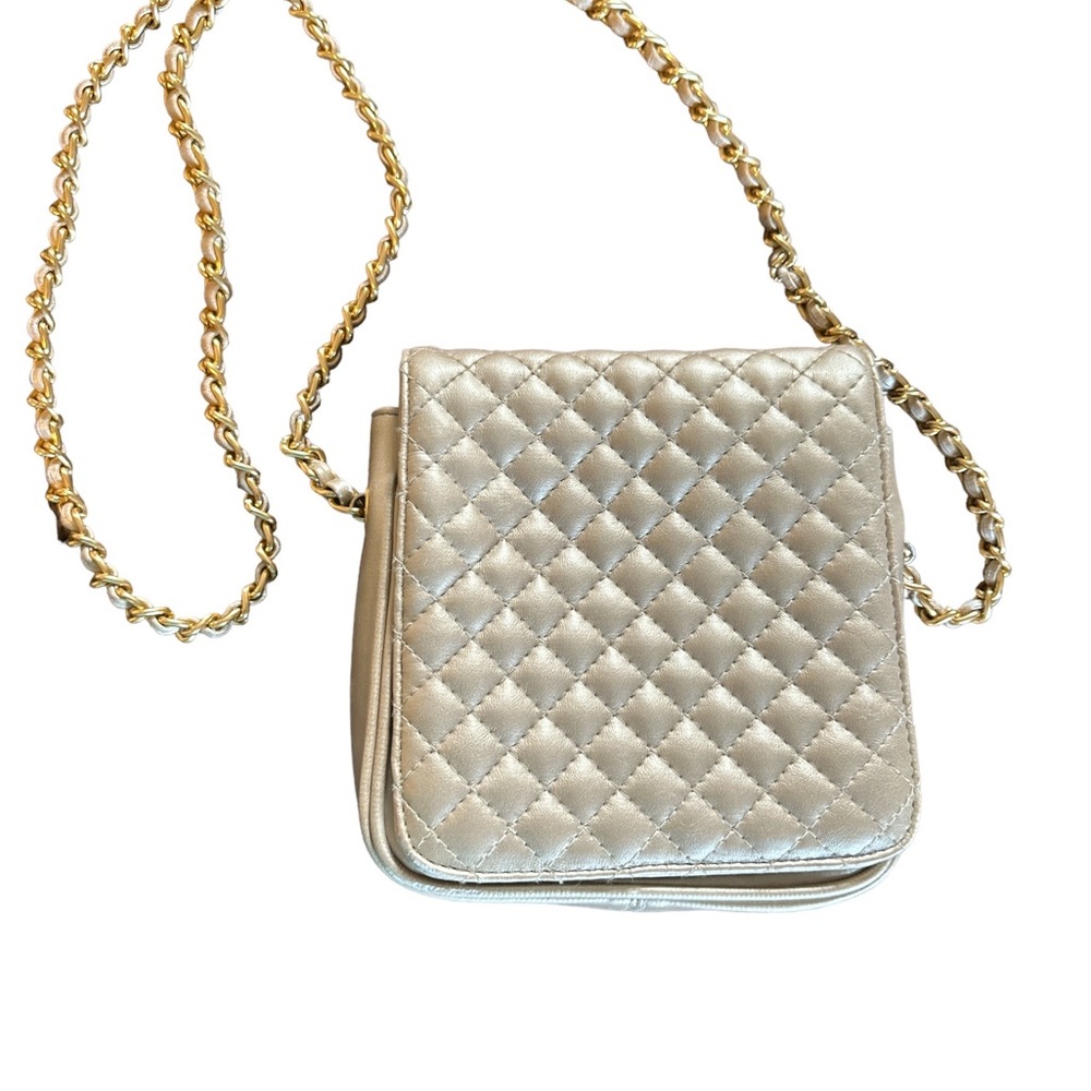 Vintage light gold/beige purse with gold chain